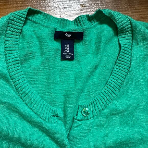 Gap green button long sleeve cardigan SIZE M - Picture 2 of 4